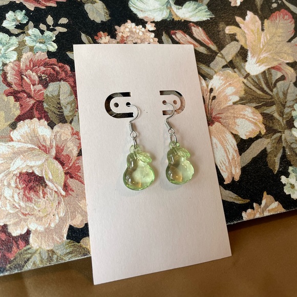 🍐 Green Pear Earrings - Picture 5 of 5